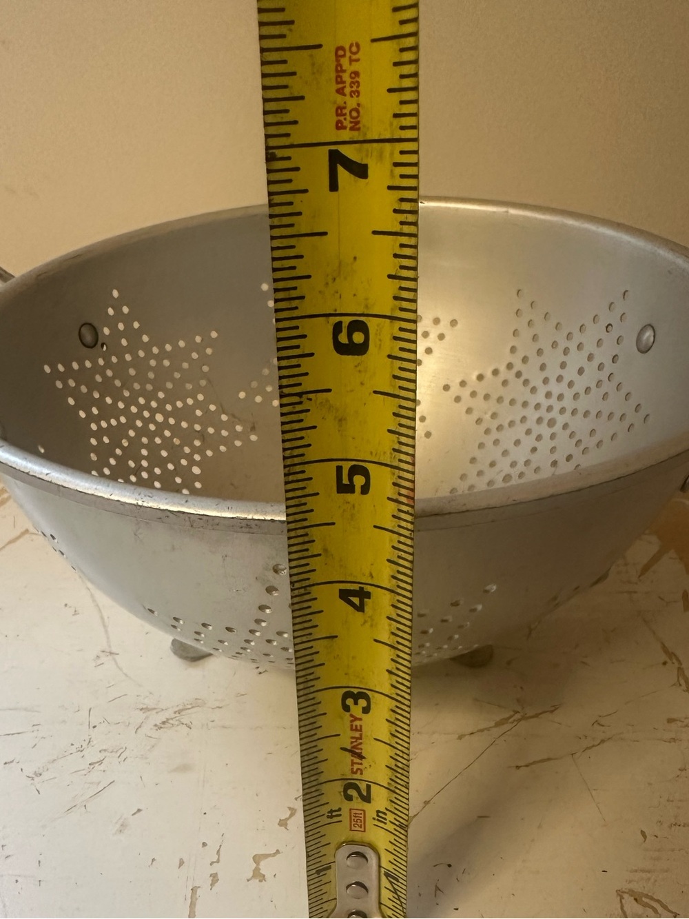 Aluminum Star-Pattern Colander - Silver - Picture 6 of 6